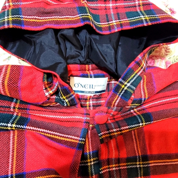 O'Neil of Dublin Ireland Girls Cape Tartan Plaid NEW NWT Large - Picture 2 of 2